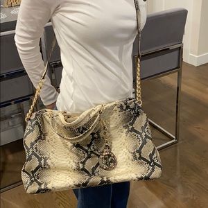 Henri Bendel Handbag (crossbody)
